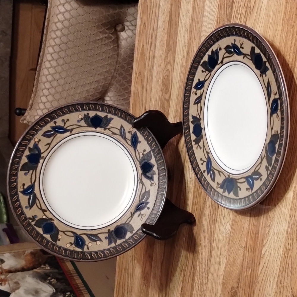 2 Mikasa Intaglio saucers